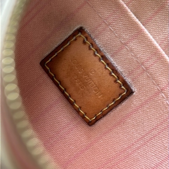 Authentic Louis Vuitton Neverfull Wrislet/Pouch in Damier Azur/Rose Ballerine - Picture 6 of 12